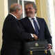 Traspaso de cartera entre José Ignacio Wert e íñigo Méndez de Vigo en junio de 2015. Imagen: MECD